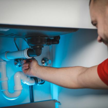 Remplacement d’un siphon sous un lavabo
